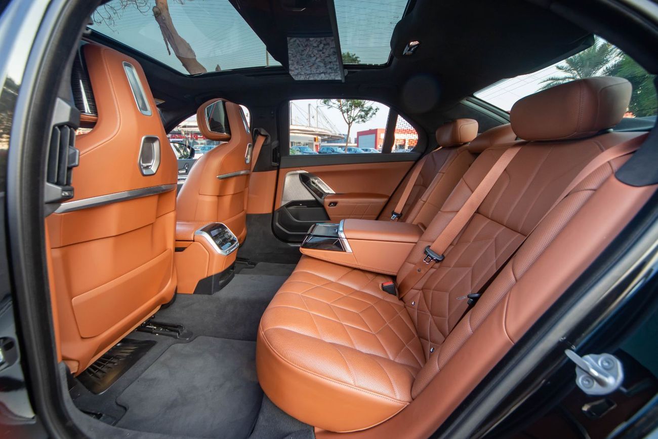 بي أم دبليو 735i BMW 735i 2023 | GCC Specs | Full Option | Excellent Condition