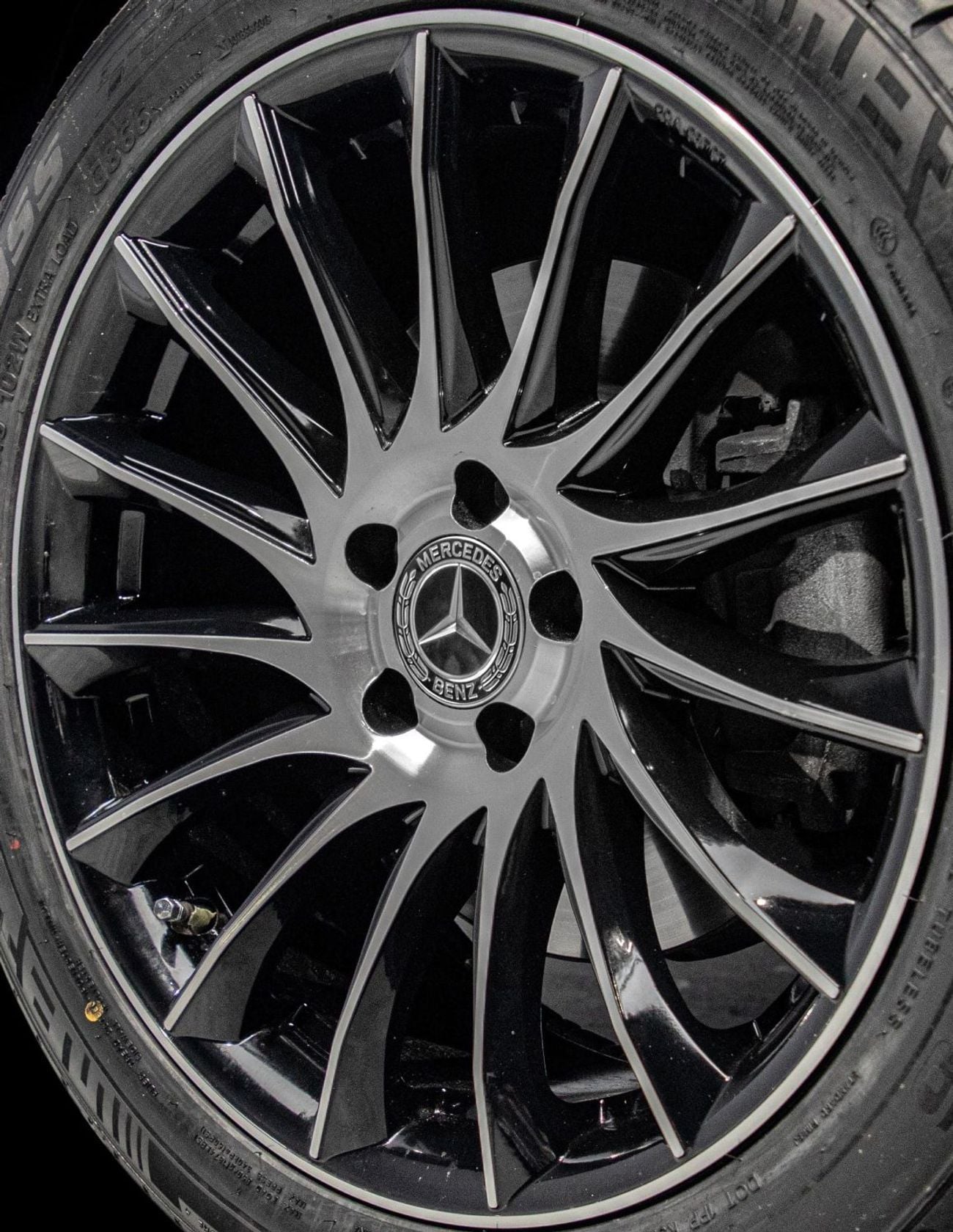 Mercedes-Benz V 250 3,917 x 60 • 20% DP • 2023 Mercedes V-Class V250 Falcon Edition 2.0 211 BHP • Mercedes Service Contr