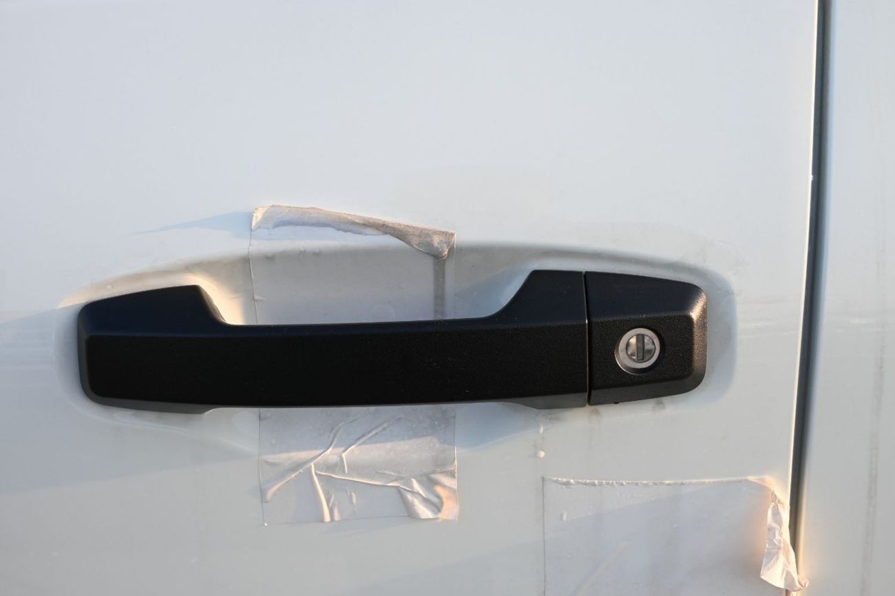 Mitsubishi L200 MITSUBISHI L200 2.4L PETROL DCABIN 4X4 GL 5MT