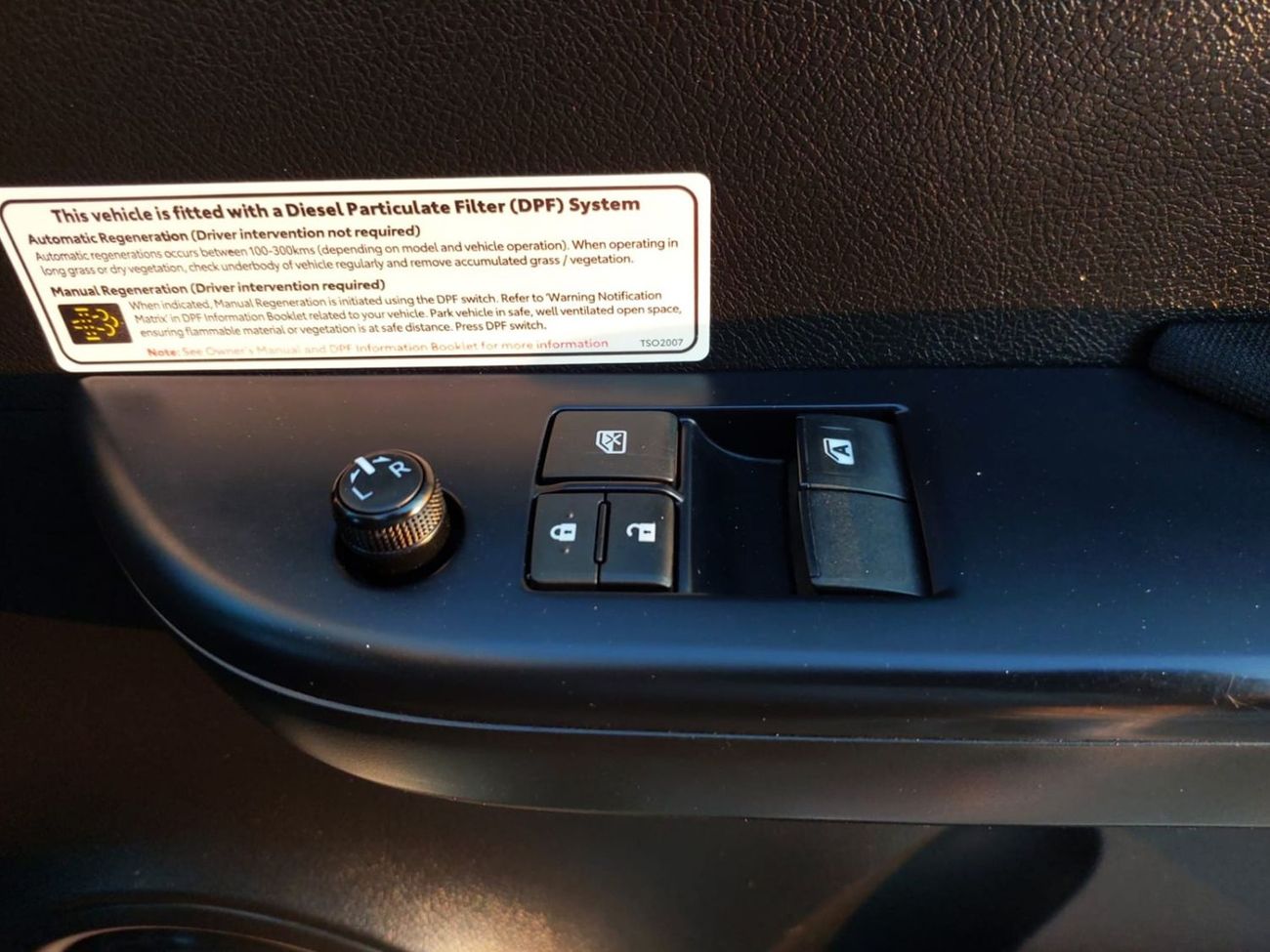 تويوتا هيلوكس TOYOTA HILUX PICKUP RHD 2022 MODEL 2.8 L DIESEL AUTOMATIC(PM73616)