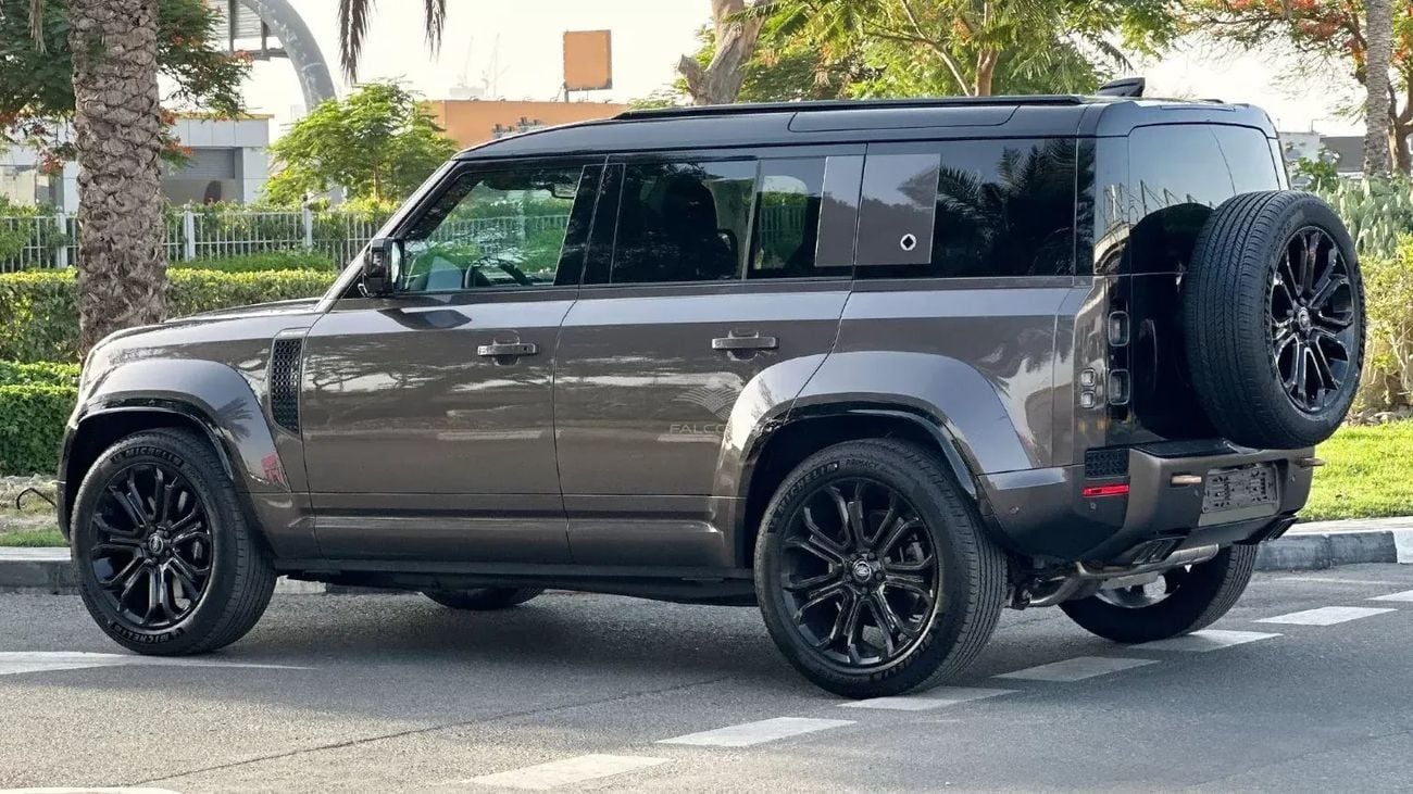 Land Rover Defender 4.4L OCTA AWD 5DR SWB AT