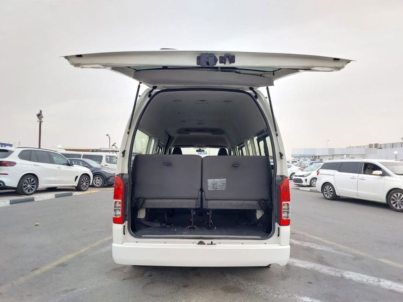 تويوتا هاياس (RAMADAN OFFER) TOYOTA HIACE COMMUTER VAN RHD 2016 MODEL 2.5 L DIESEL MANUAL(PM61244)