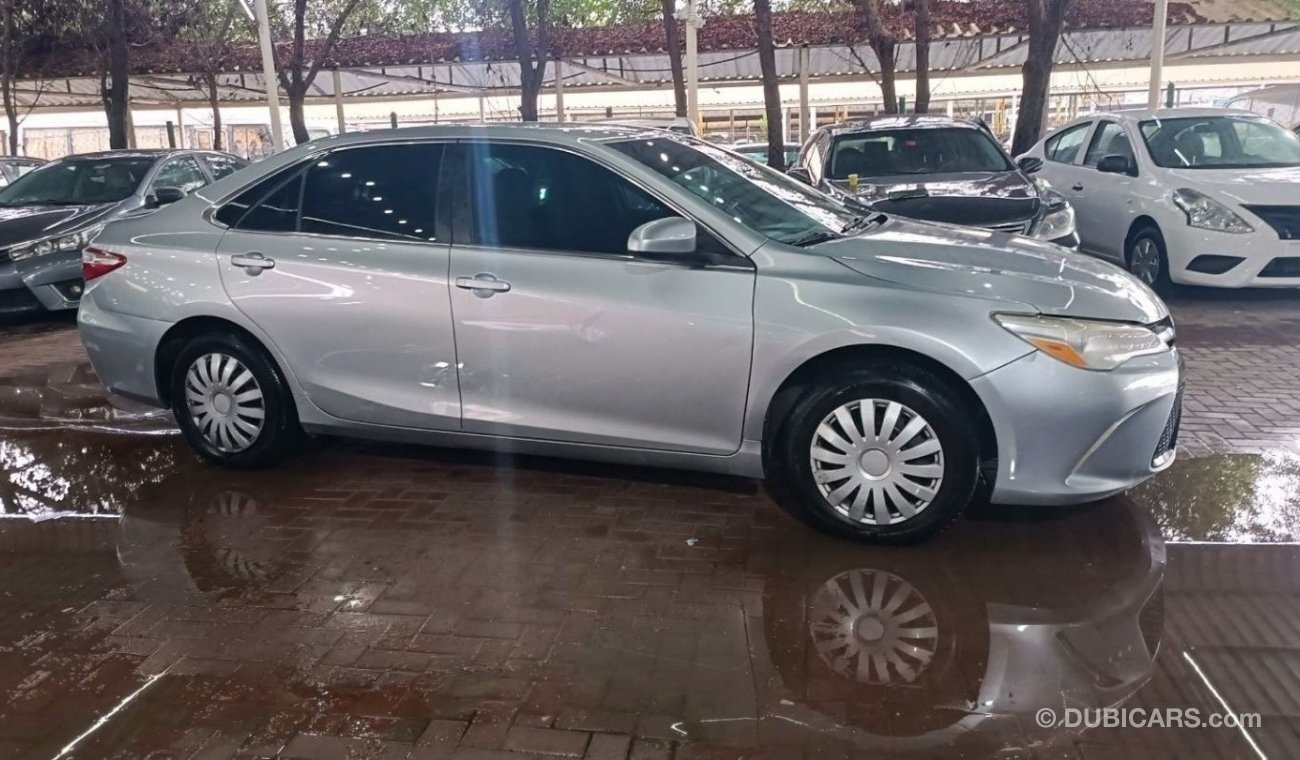 Toyota Camry SE وارد نظيف جدا