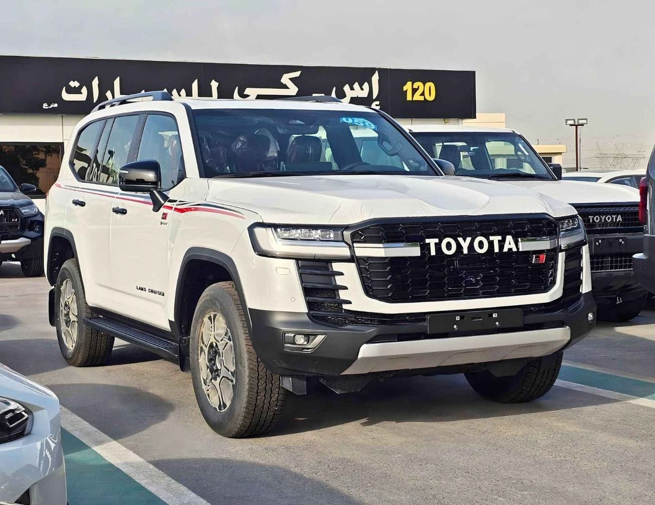 تويوتا لاند كروزر GR SPORT 1MHEV HIGH HYBRID / 3.5L PETROL V6 / RADAR /REAR ENTERTAINMENT DVD/COOL BOX (CODE#LC3HGR)