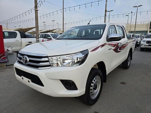 تويوتا هيلوكس DLS 2.4L Toyota Hilux 2023 diesel manual 4 cylinder engine 2.4 clean car without accident without pa