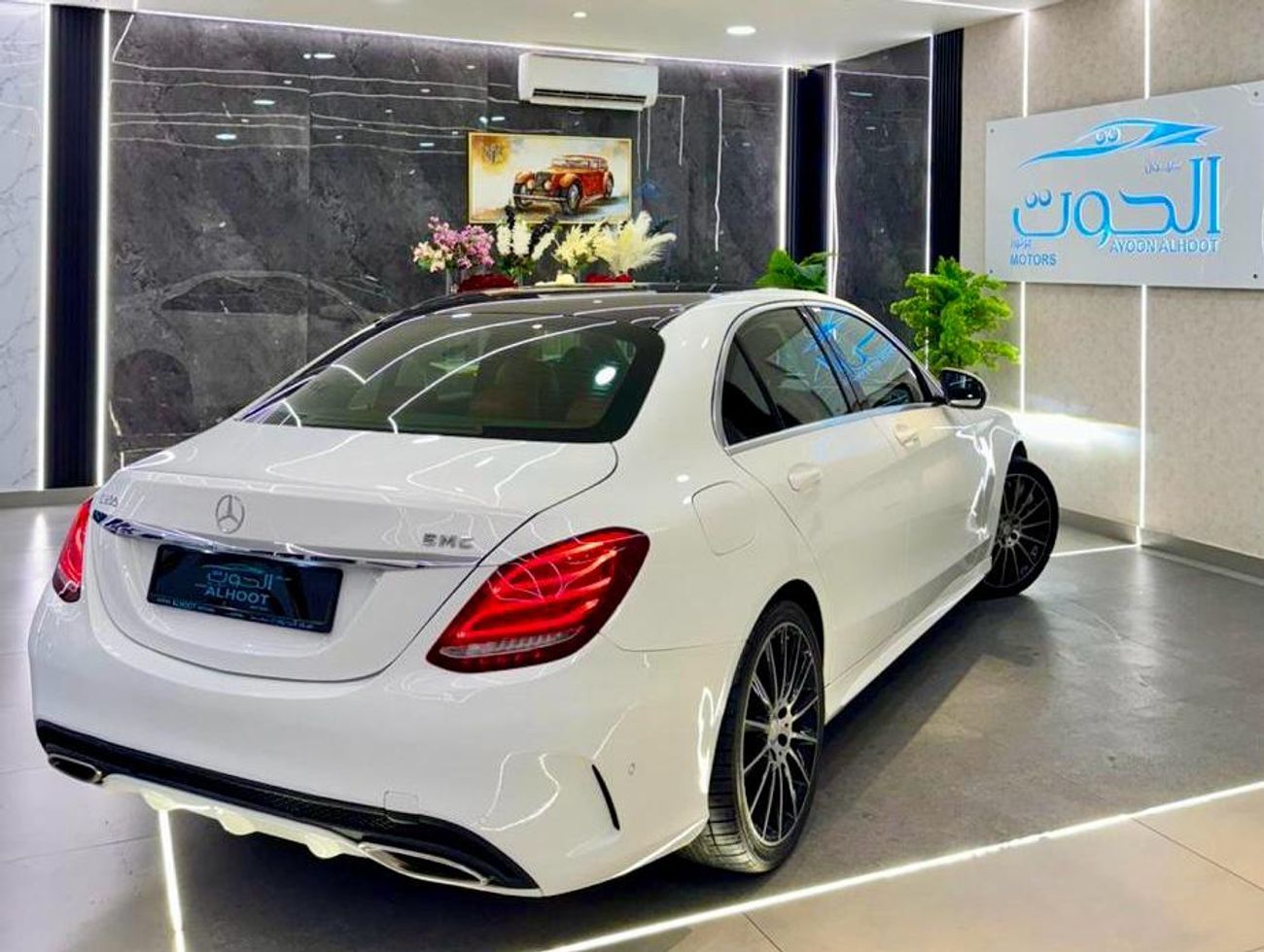 Mercedes-Benz C 200 AMG MERCEDES C200 || GCC || TOP OPTIONS || RED INTERIOR || FREE ACCIDENTS || PANORAMIC