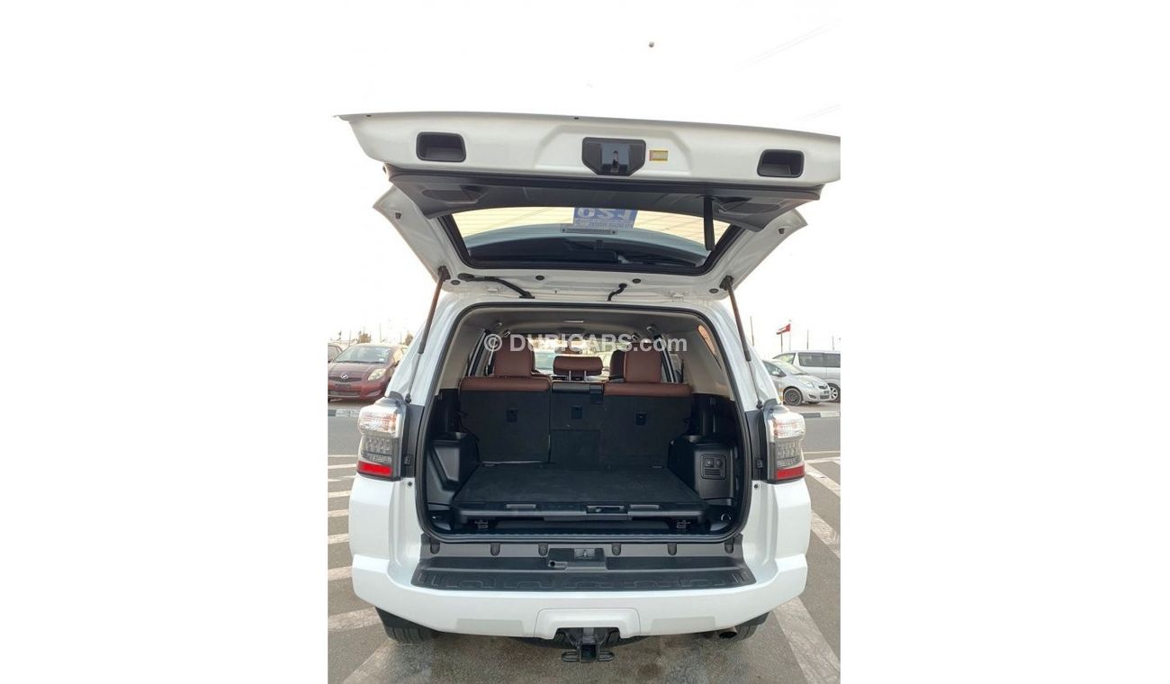 Toyota 4Runner 2017 TOYOTA 4 RUNNER SR5 / MID OPTION