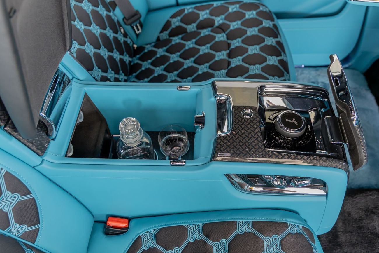 Rolls Royce Cullinan ROLLS ROYCE CULLINAN | BLACK BADGE | BESPOKE PREMIUM AUDIO  | DUALITY SEATS | European Specs | 2026