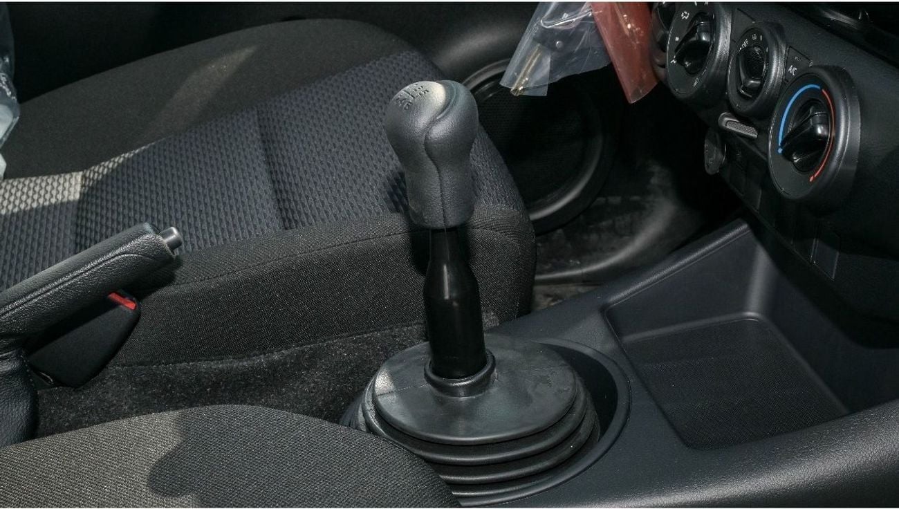 تويوتا هيلوكس ECTJRY003 - 2025 Toyota Hilux Single Cab DLX - 2.4L Diesel Manual 4wd - White with Red Interior