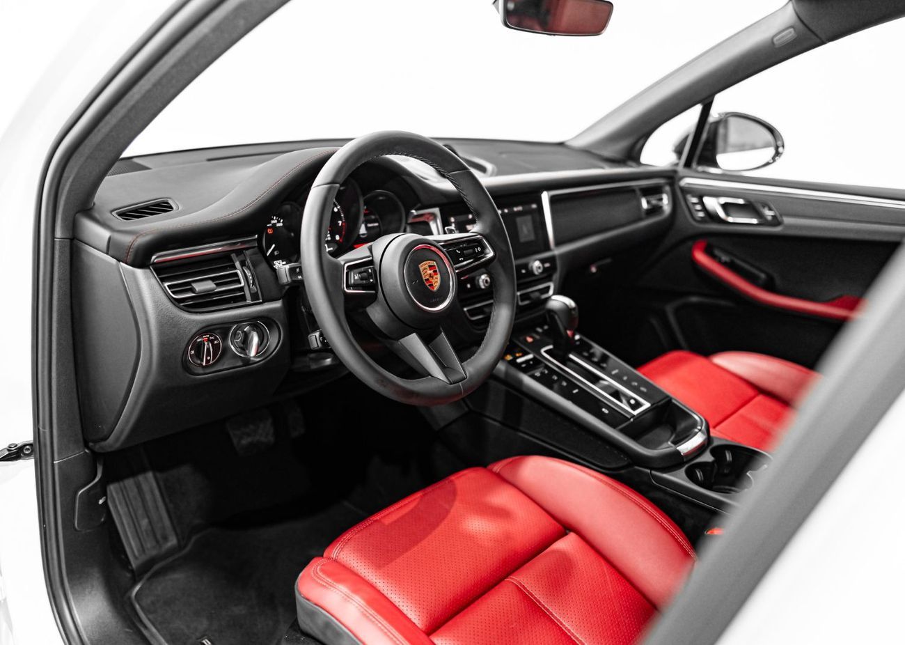 بورش ماكان PORSCHE MACAN BASE | DEALER WARRANTY | GCC | PANORAMIC ROOF SYSTEM | APPLE CAR PLAY AND ANDROID