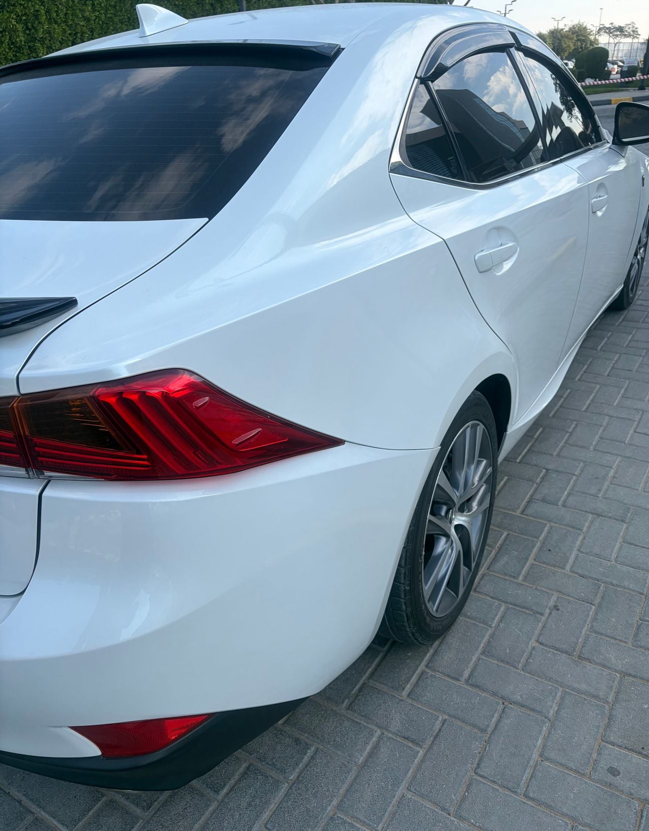 لكزس IS200t 2.0T