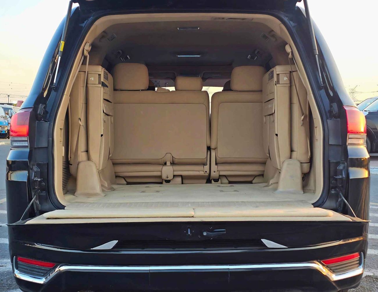 Toyota Land Cruiser GXR/ V6 4.0L / SUNROOF/ 360* CAMERA/ 2022 SHAPE/ EXPORT ONLY/ LOT # 81656