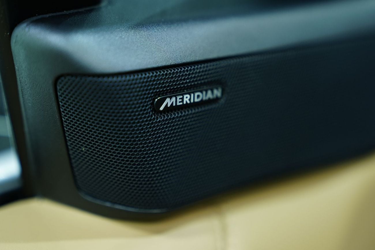 لاند روفر رينج روفر Vogue P400 SE LWB, 7-Seater, Deployable Side Steps, Panoramic Roof!!