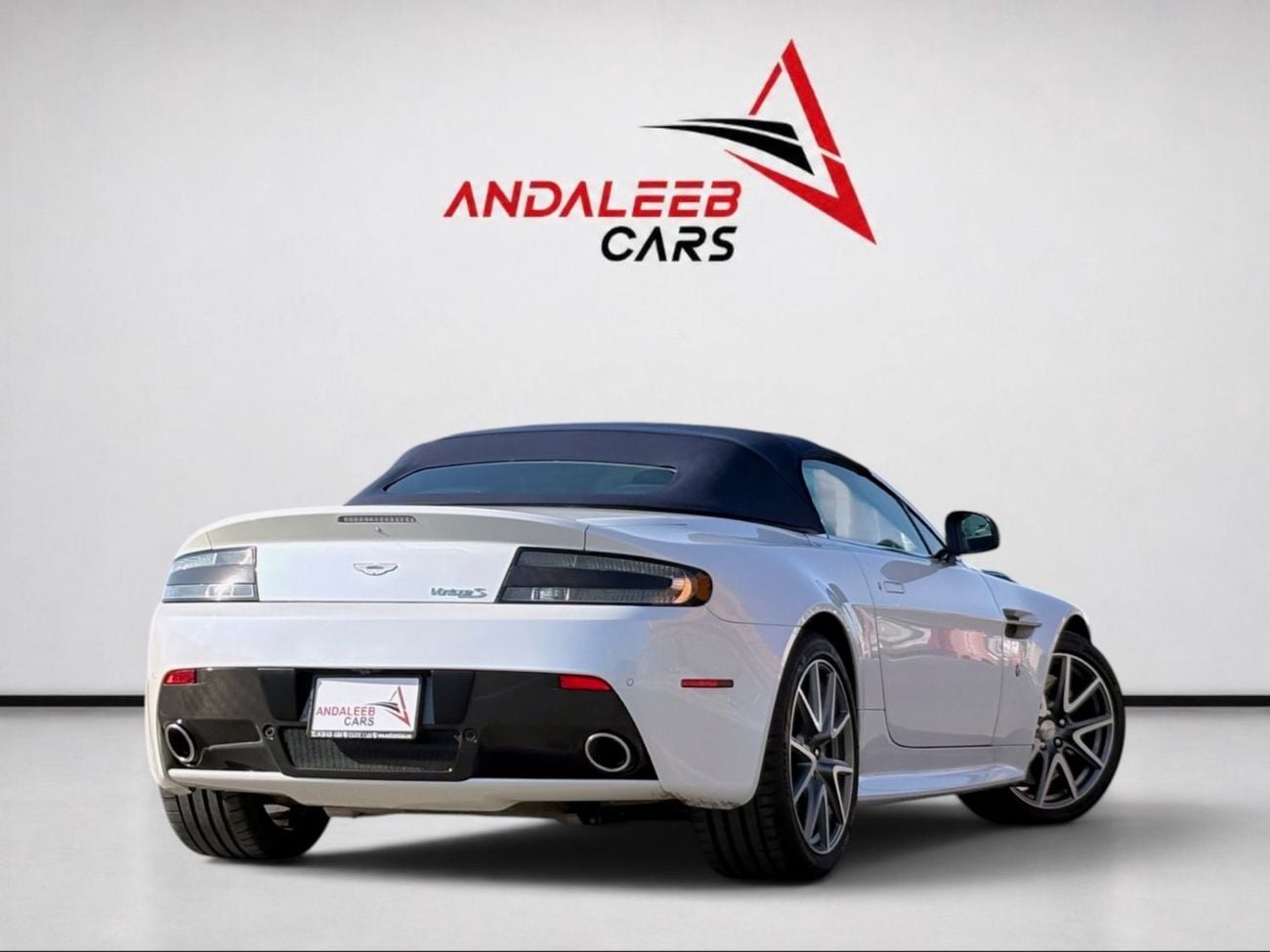 Aston Martin Vantage ASTON MARTIN VANTAGE S Cabriolet | 4.7L V8 | 2014 | GCC SPECS