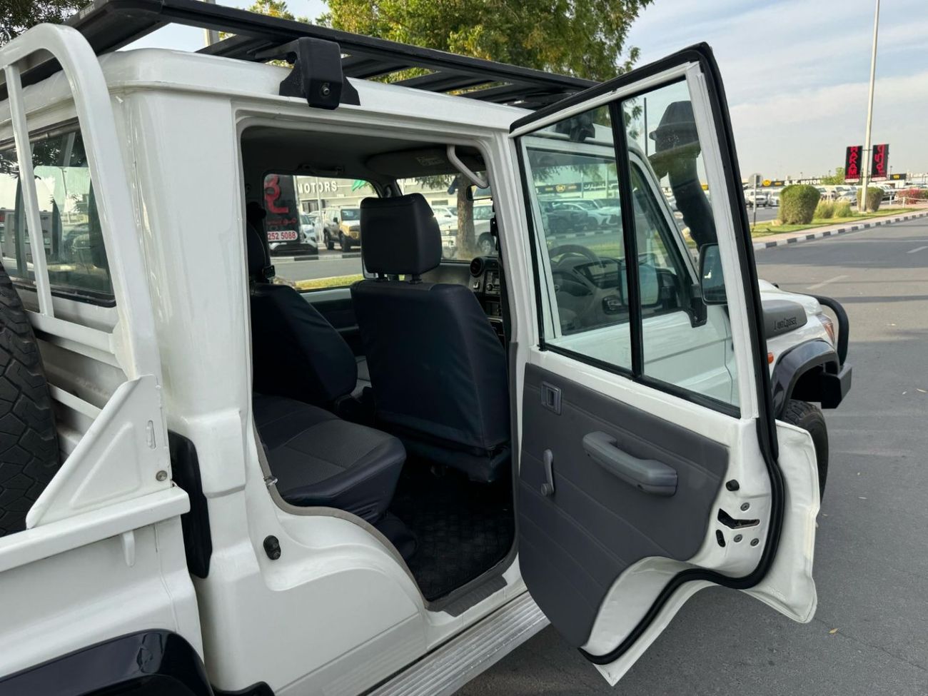 تويوتا لاند كروزر بيك آب Diesel ,Right Hand Drive ,4 Doors ,4.5 Liter ,Manual Transmission ,Power Windows