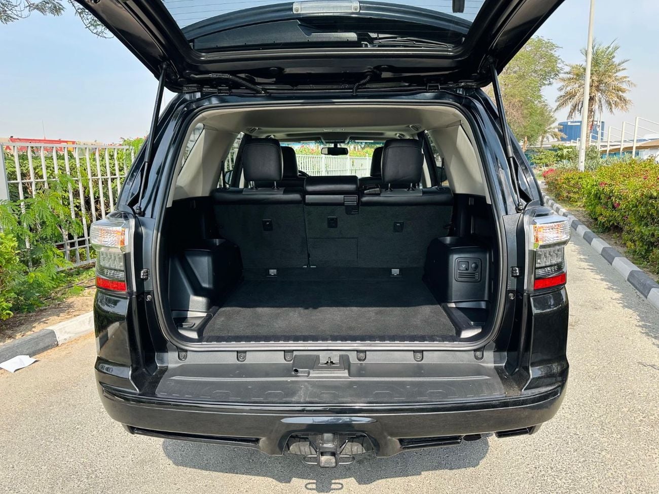 Toyota 4Runner Left Hand Drive Year: 2018 Full Option Premium UAE Pass ▾