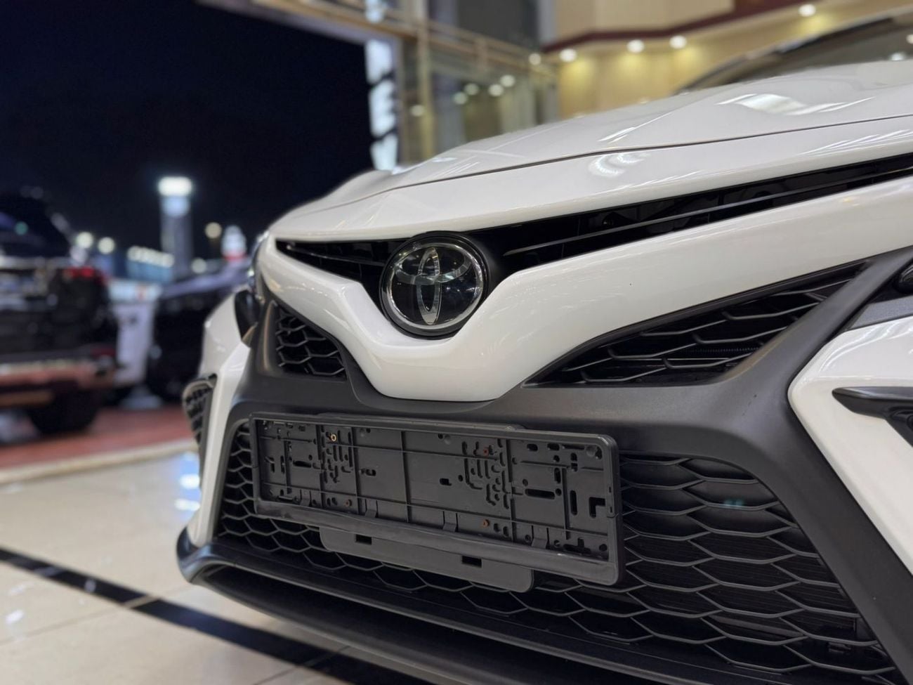 Toyota Camry SE 2.5L (181 HP)