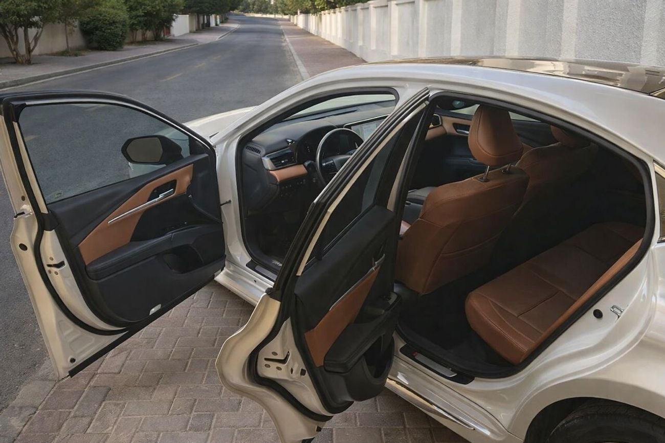 Toyota Camry E HEV 2.5L