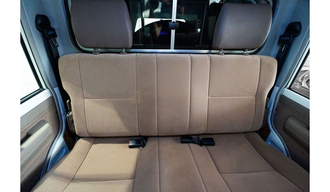 تويوتا لاند كروزر بيك آب Overland / Arctic Trucks Kit