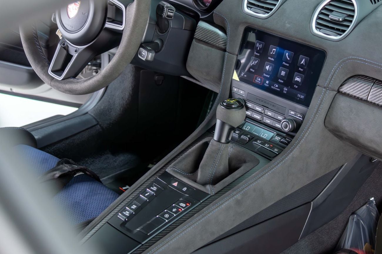 Porsche 718 Cayman GT4 RS 4.0L (493 HP) A/T Brand New-GCC-Weissach Package-Porsche warranty Until 04/2028