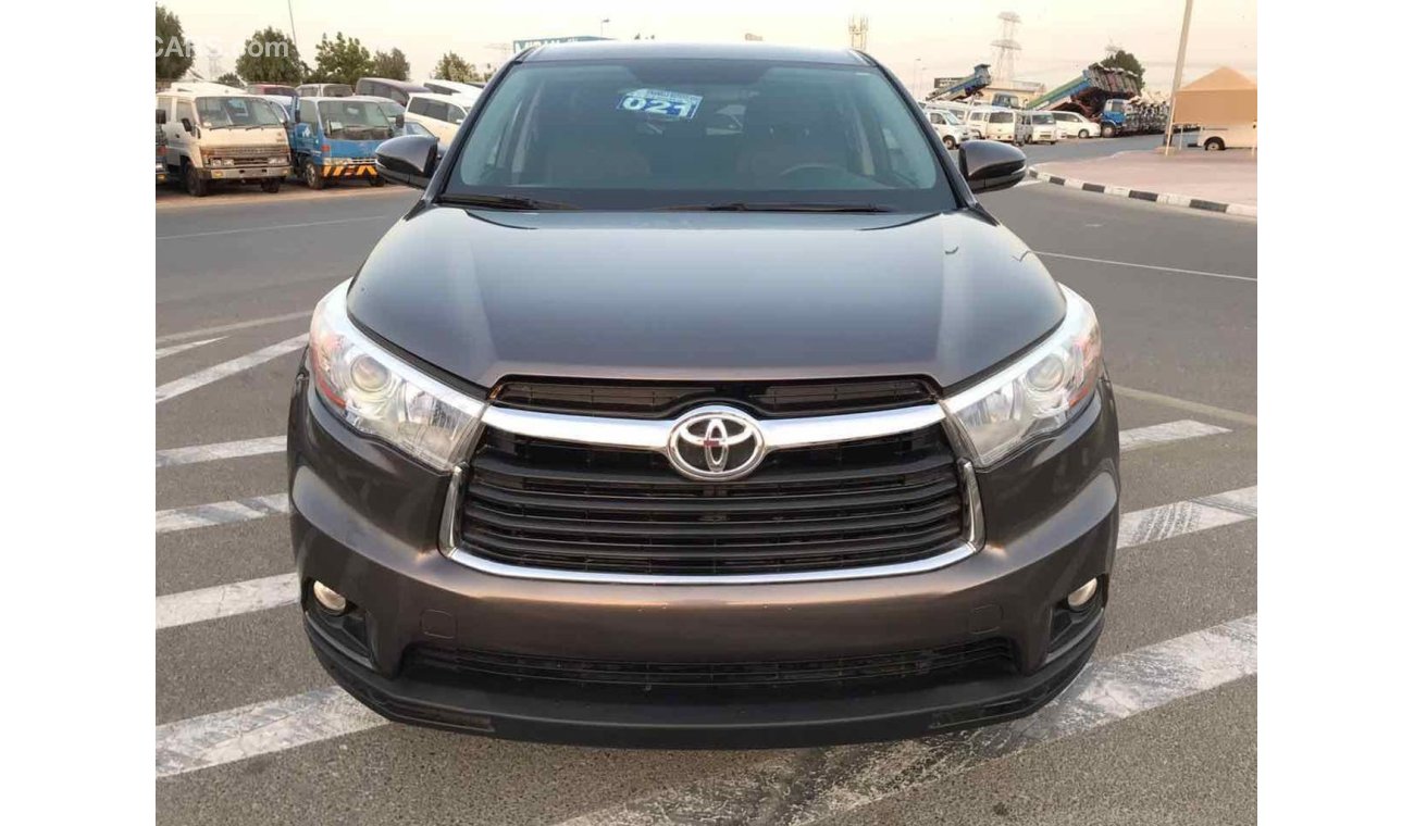Used Toyota Highlander 2016 for sale in Dubai - 273546