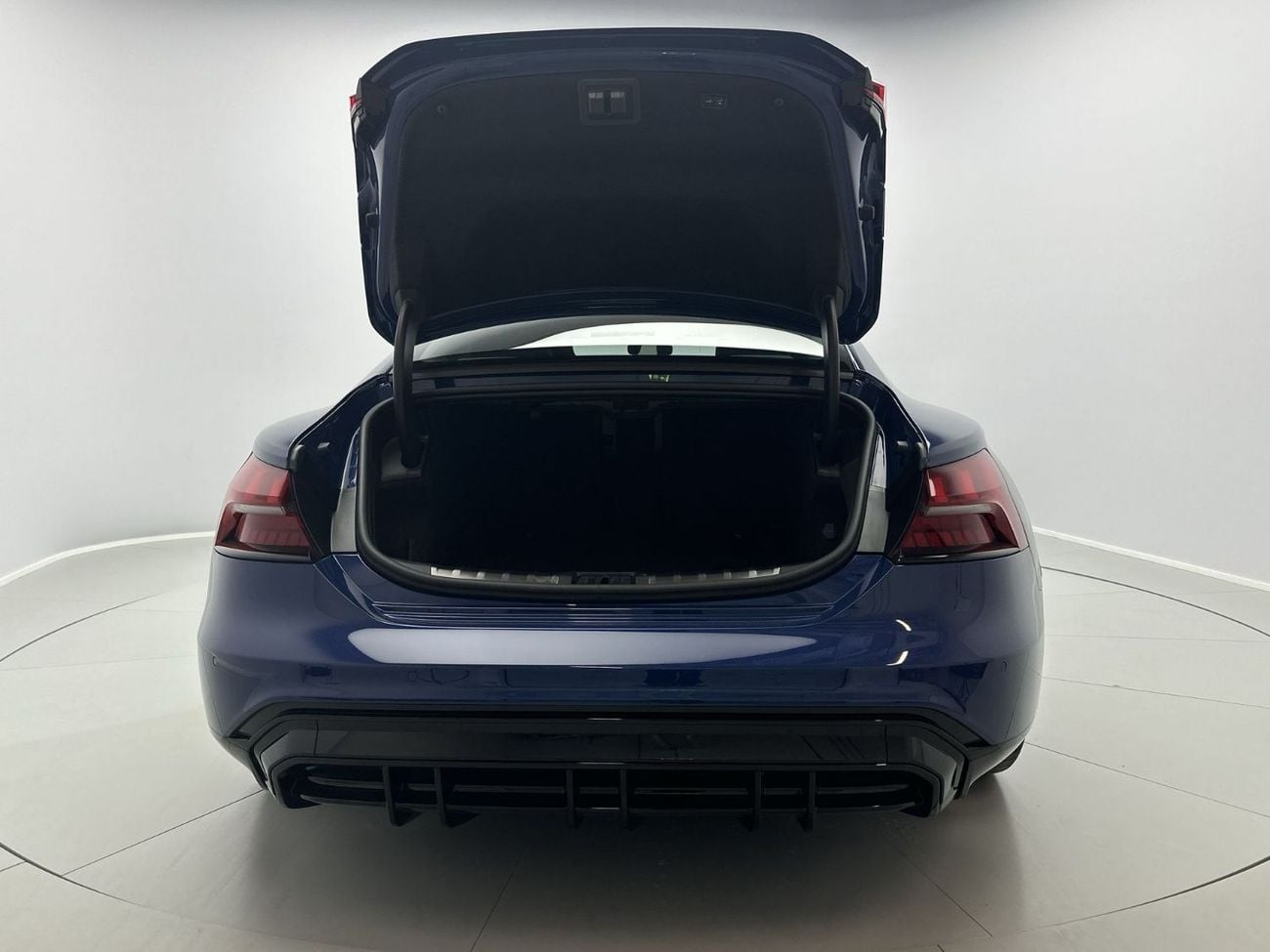 أودي إي ترون جي تي quattro 530hp Exclusive Edition (Ref# 007401)