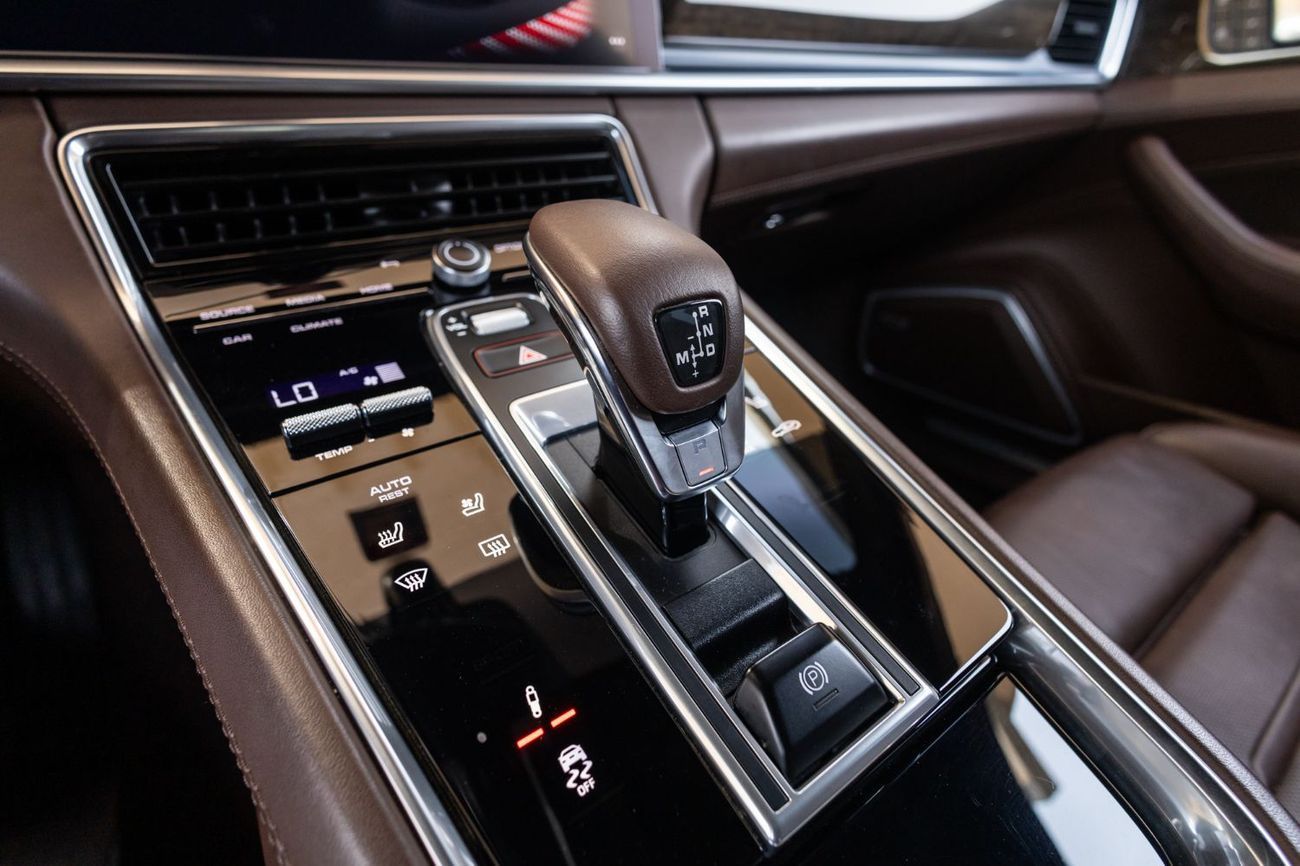 Porsche Panamera Std 3.0L (325 HP)