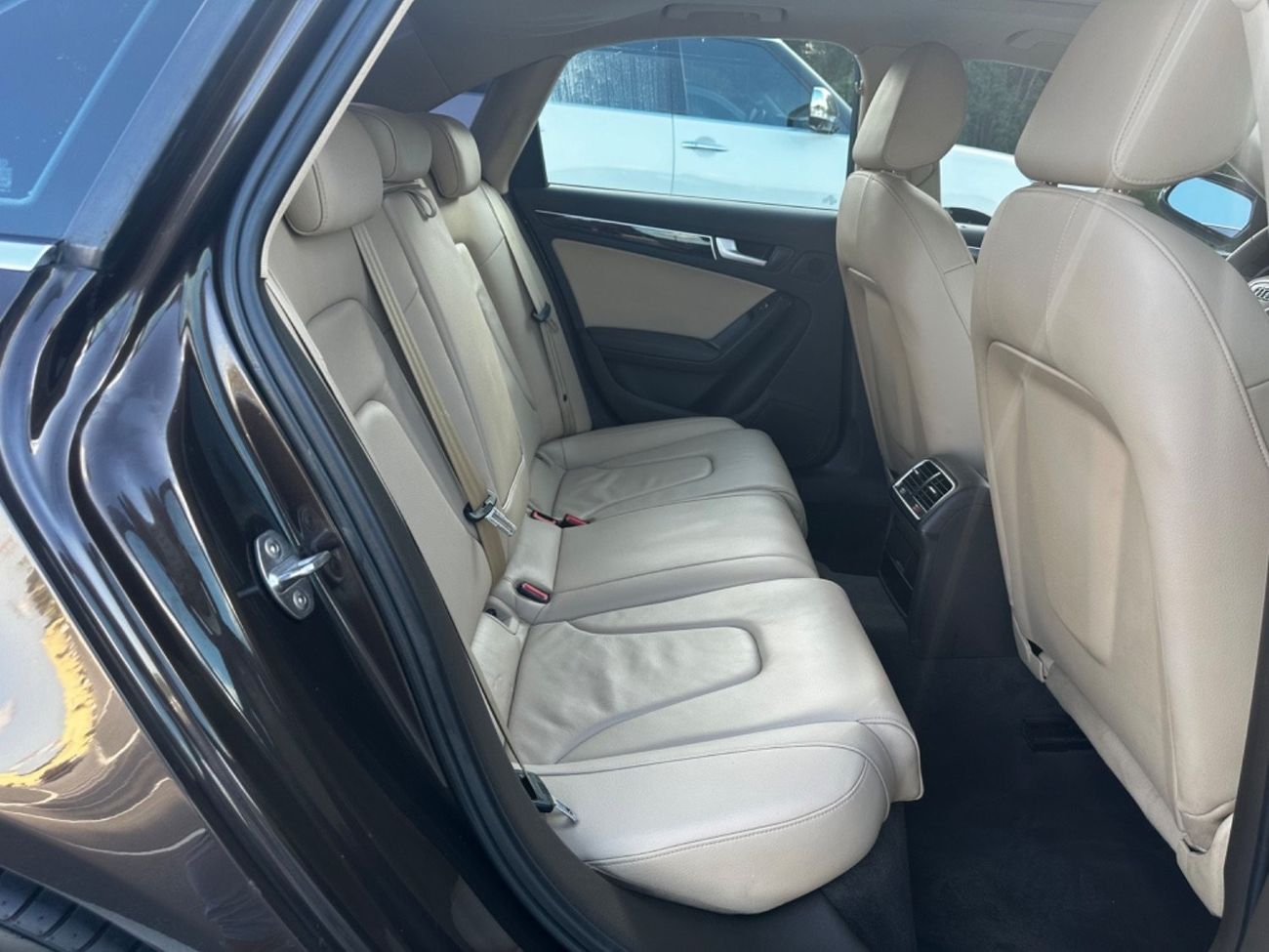 أودي A4 TFSI quattro S-لاين موديل 2015 خليجي فل مواصفات كرأسي جلد ومثبت سرعه وتحكم كهربي كأمل ونظام صوت ممتا