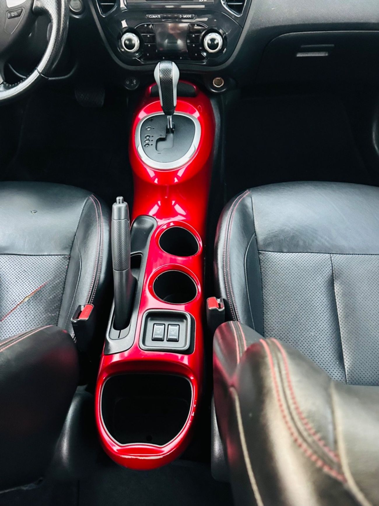 نيسان جوك موديل 2013 حاله ممتازه من الداخل و الخارج فل مواصفات فتحه وجلد ومثبت سرعه وتحكم كهربي كامل