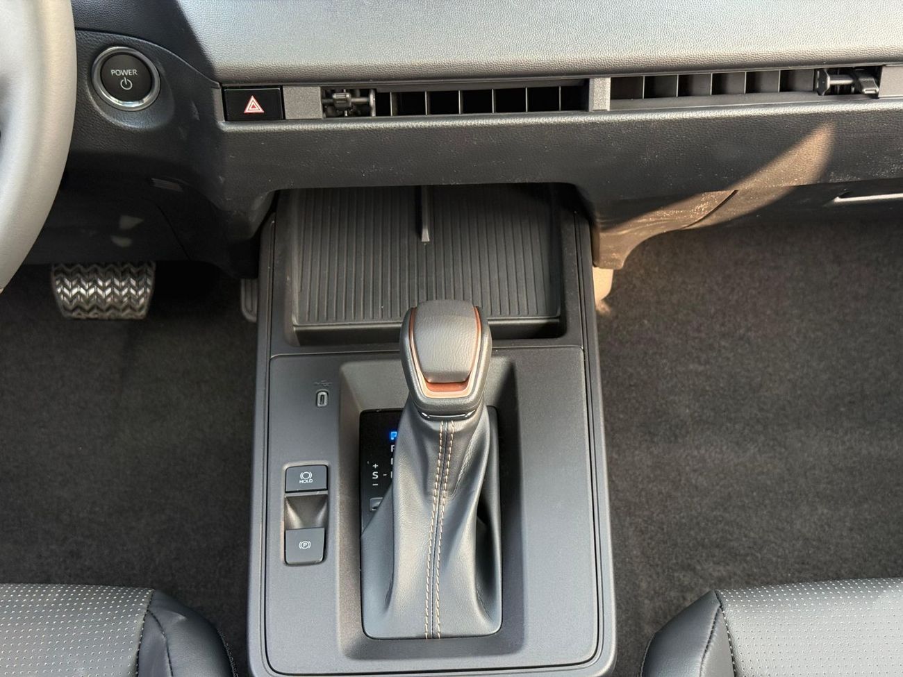 تويوتا كورولا كروس Facelift 2.0L HEV 2025 Model Export Price @ 73,500 AED