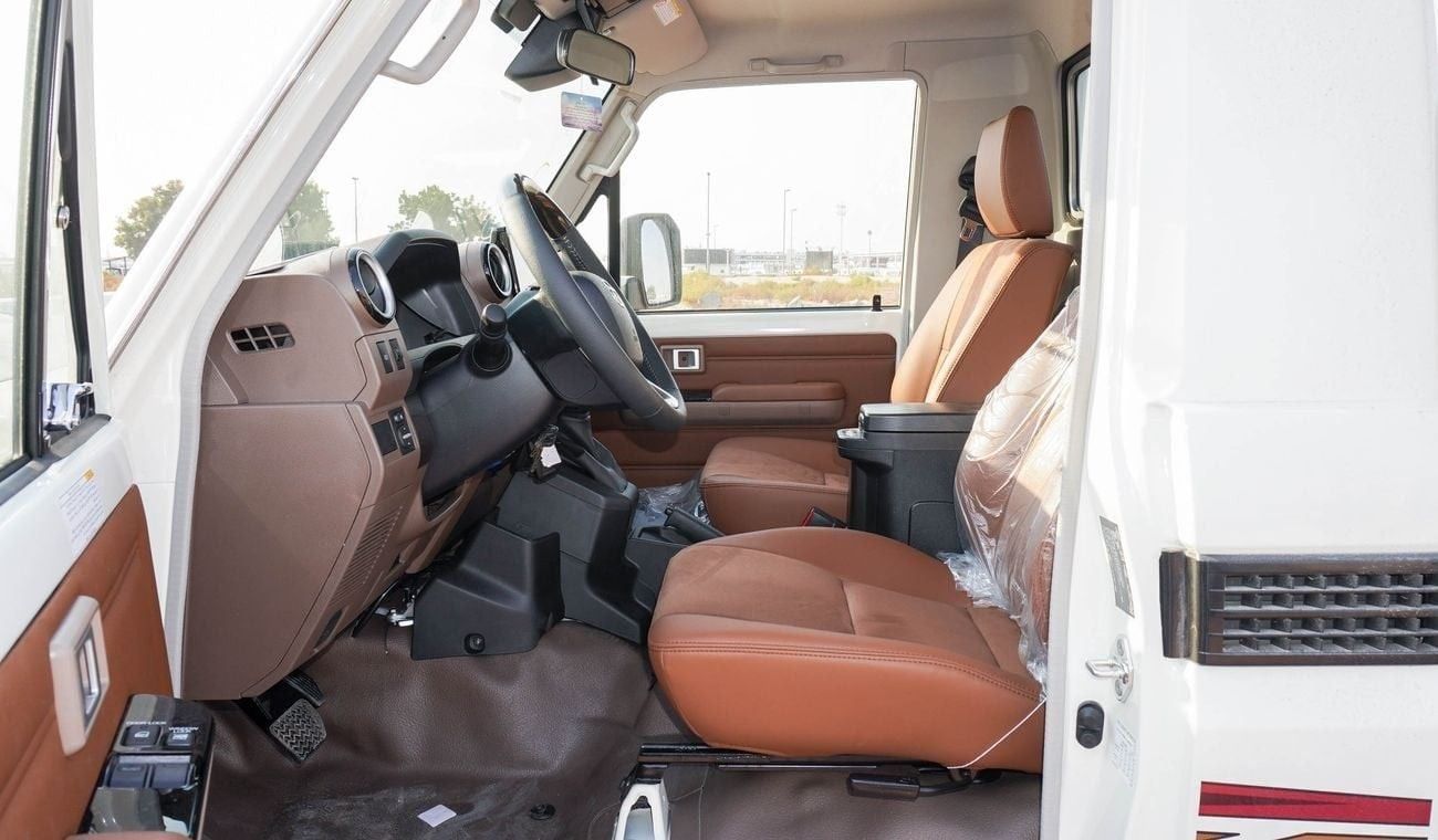 تويوتا لاند كروزر بيك آب LX 4.0L V6 A/T