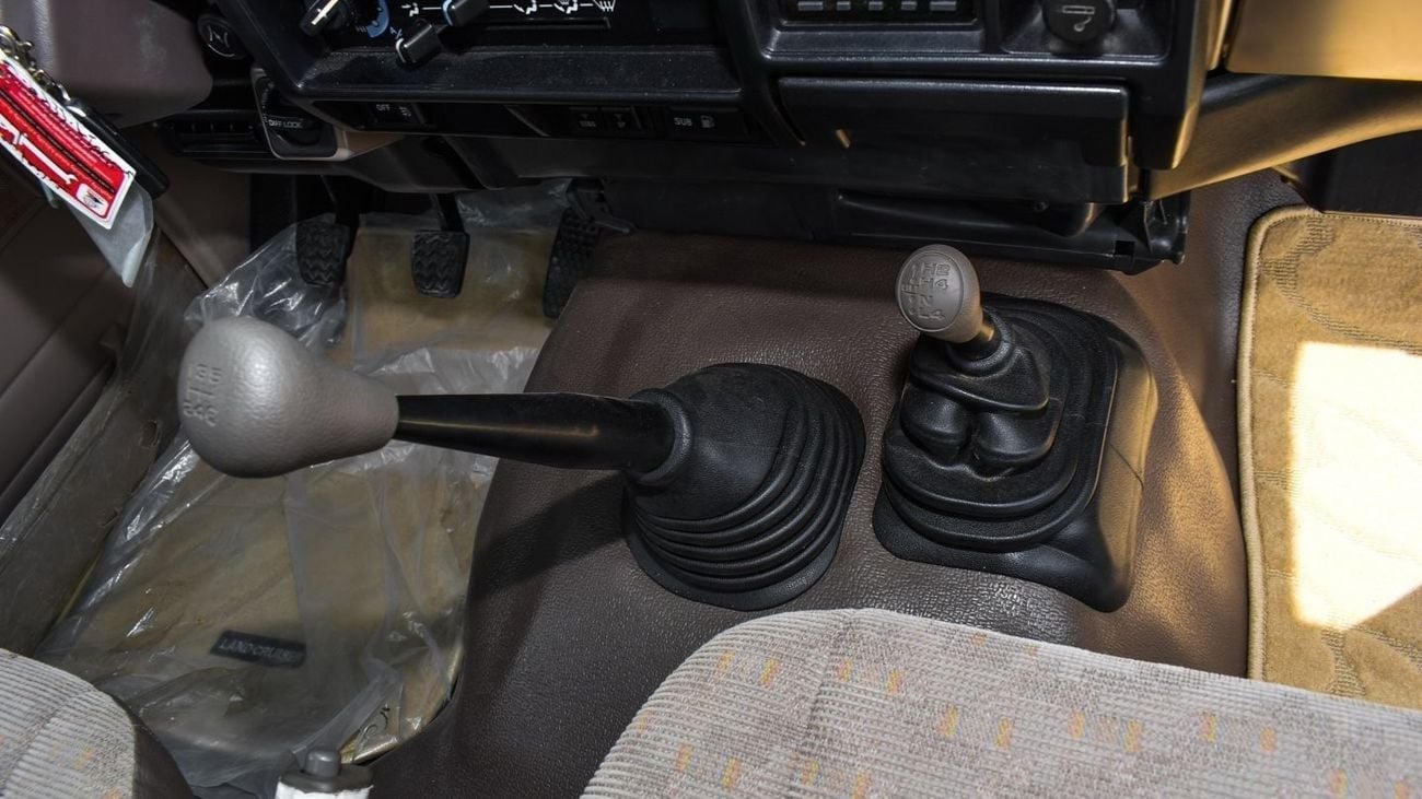 Toyota Land Cruiser Pick Up Classic  4.5L V8  Double Tank