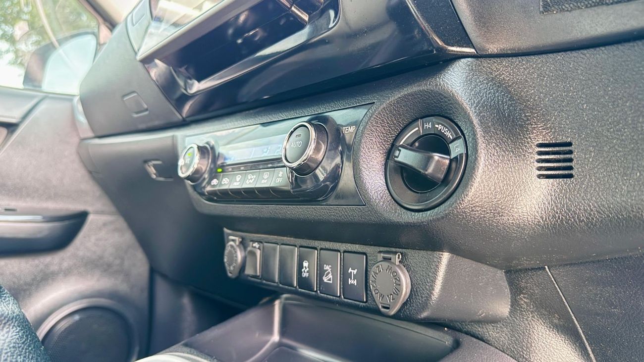 Toyota Hilux OFF ROAD MODIFIED | DOUBLE CABIN | RHD | AIR SNORKEL