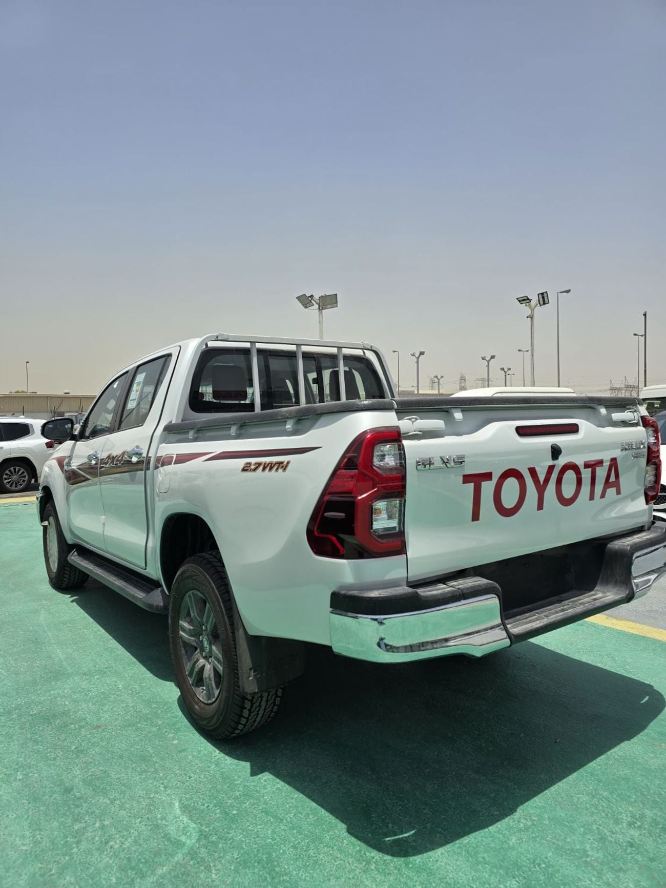 Toyota Hilux TOYOTA HILUX 2.7L 4 CYLINDER 2026 MODEL OMANI