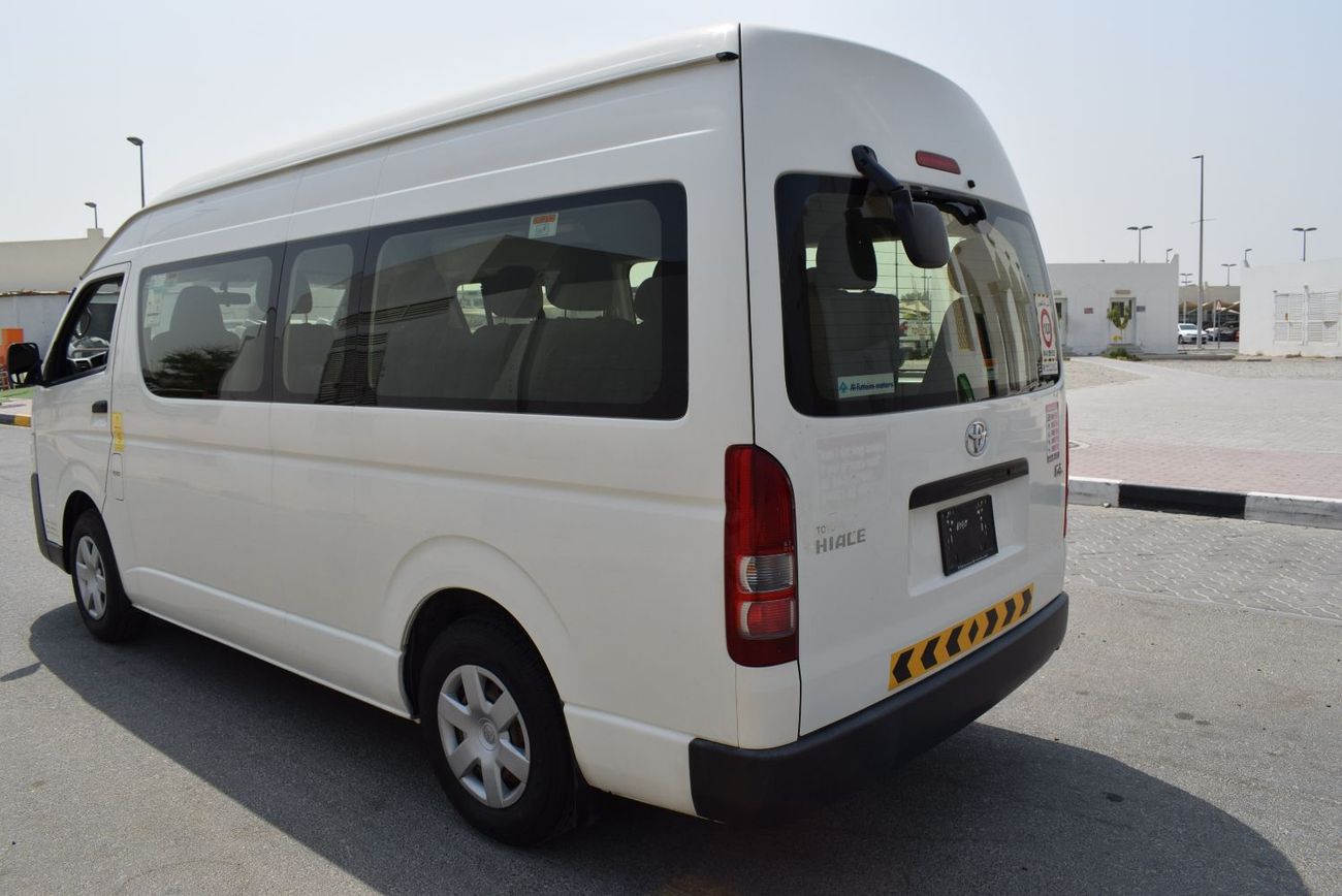 Toyota Hiace GL 13 seater bus, model:2018. Only done 79000 km
