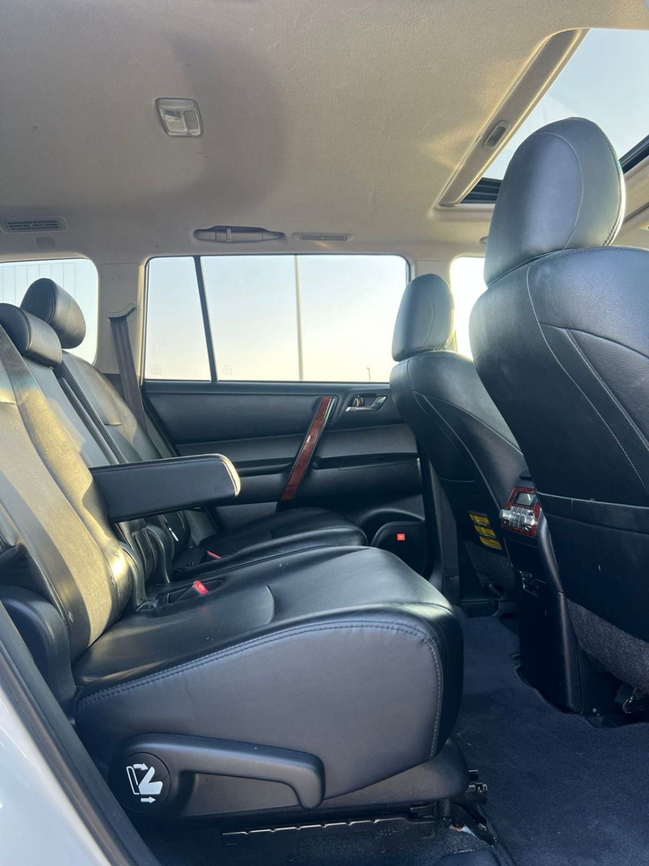 Toyota Highlander  2013 Toyota Highlander Hybrid 3.5L V6 - Rear Camera Leather Seat - Sunroof