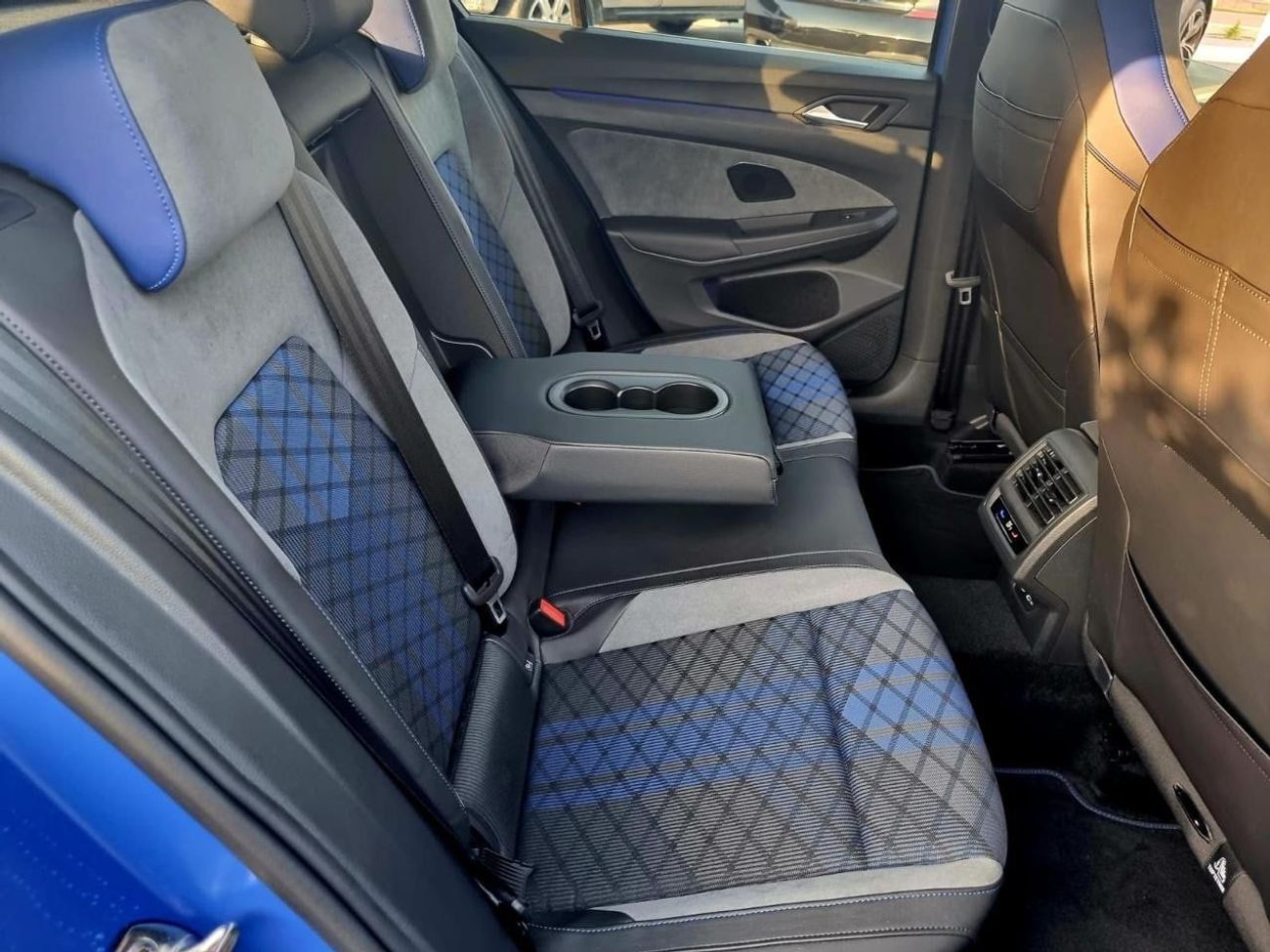 فولكس واجن جولف ار Base 2.0T GERMAN SPEC BRAND NEW