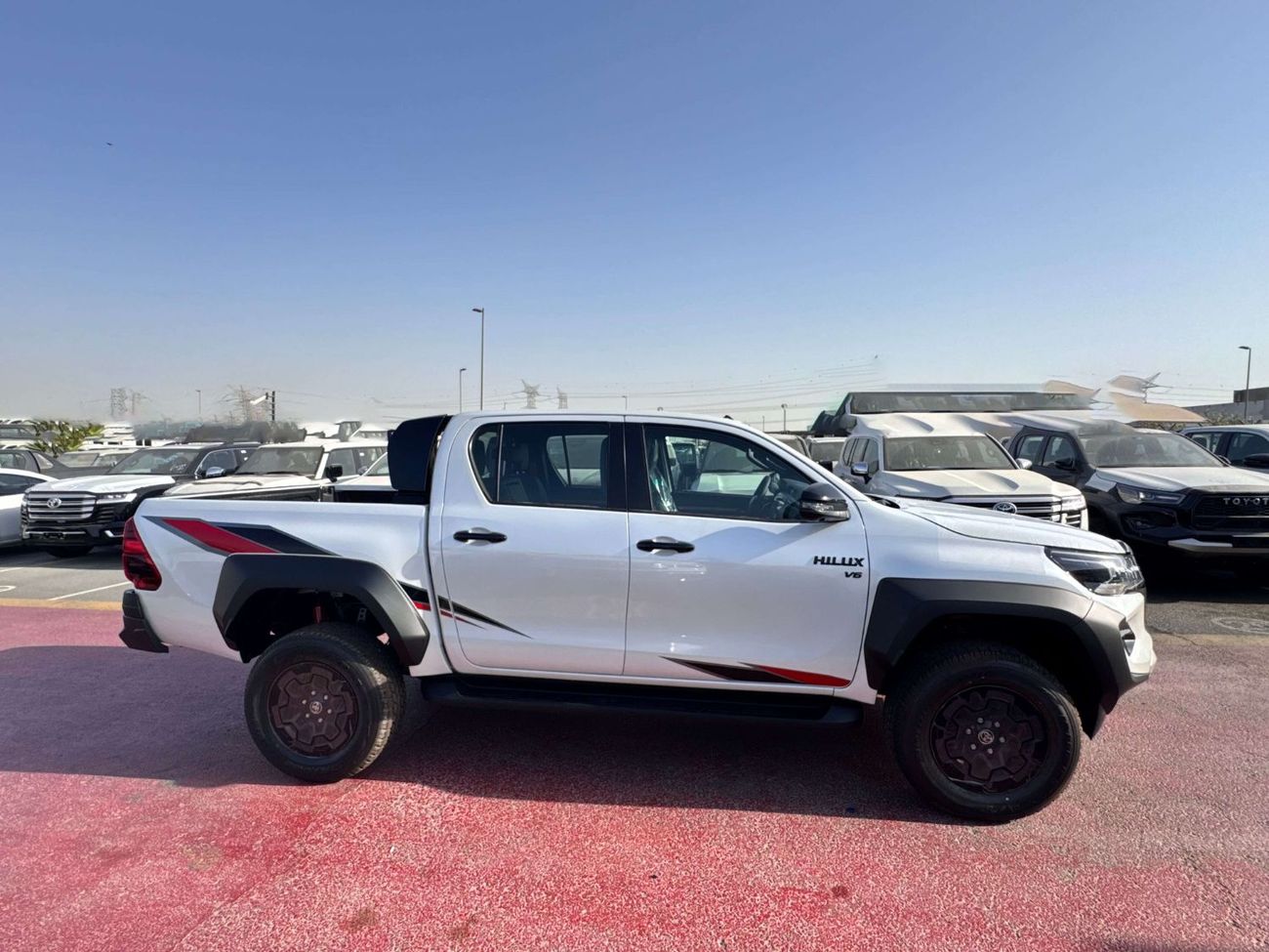 Toyota Hilux 2026 TOYOTA HILUX 4.0L PETROL GRS BSM GCC BRAND NEW 0KM