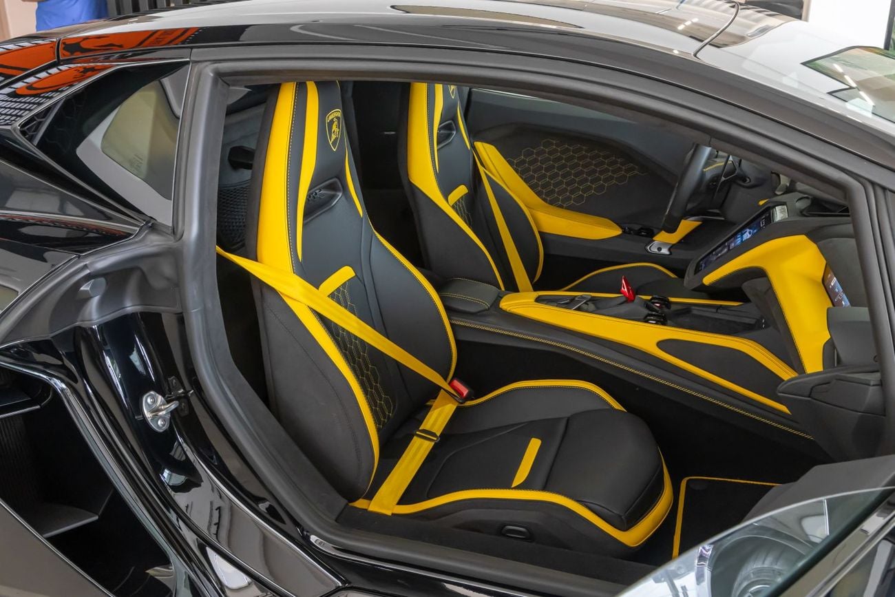 Lamborghini Temerario Lamborghini Temerario | 2026 | HPEV | 920 HP | AWD | Black / Yellow & Black Interior