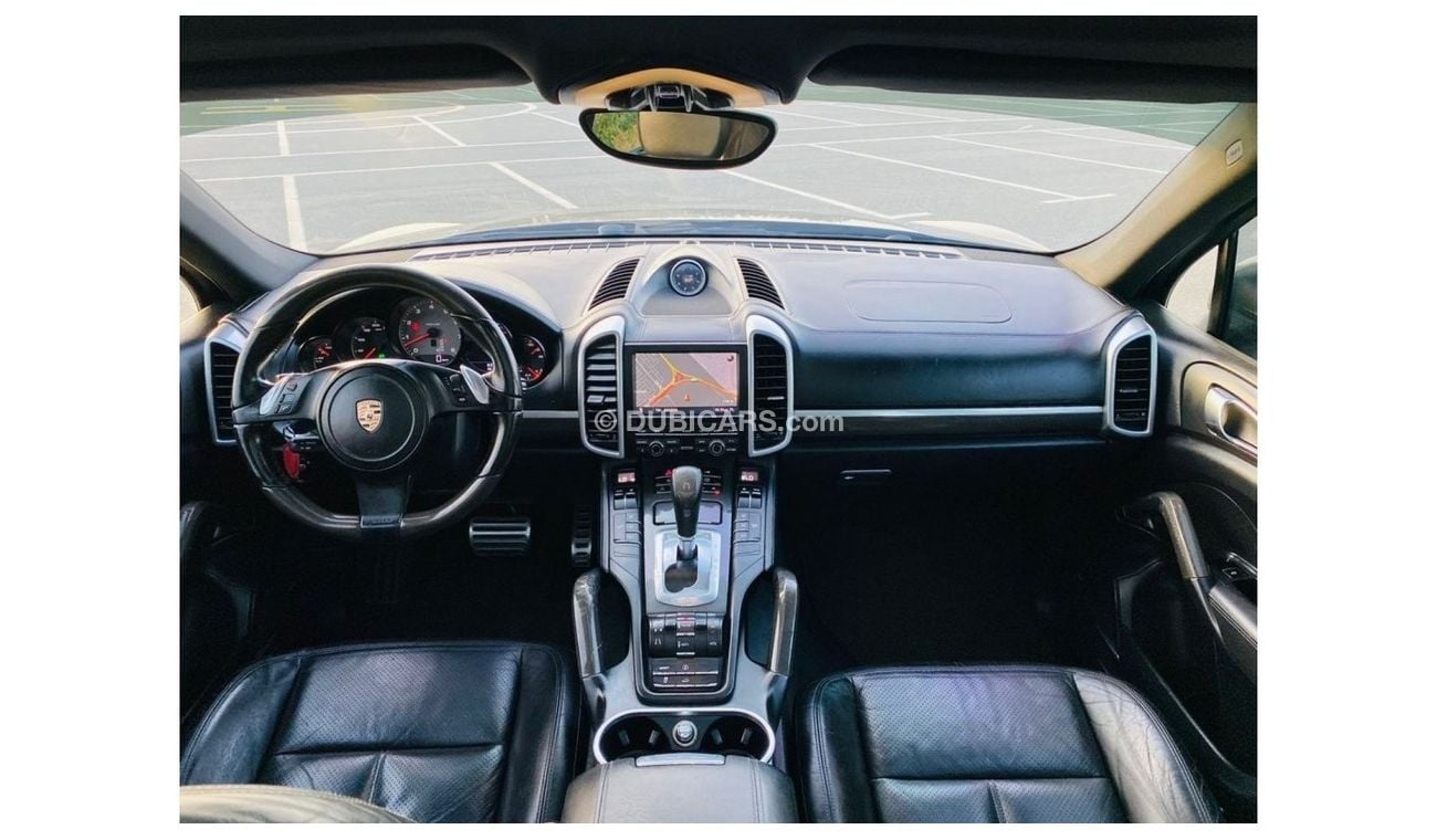 Porsche Cayenne S S Porsche Cayenne S 2012 GCC 8 cylinder perfect condition