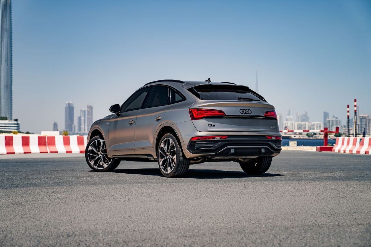 Audi Q5 45 TFSI SPORTBACK S-LINE Fully loaded original paint no accident 2 keys completely service with service contract with agency