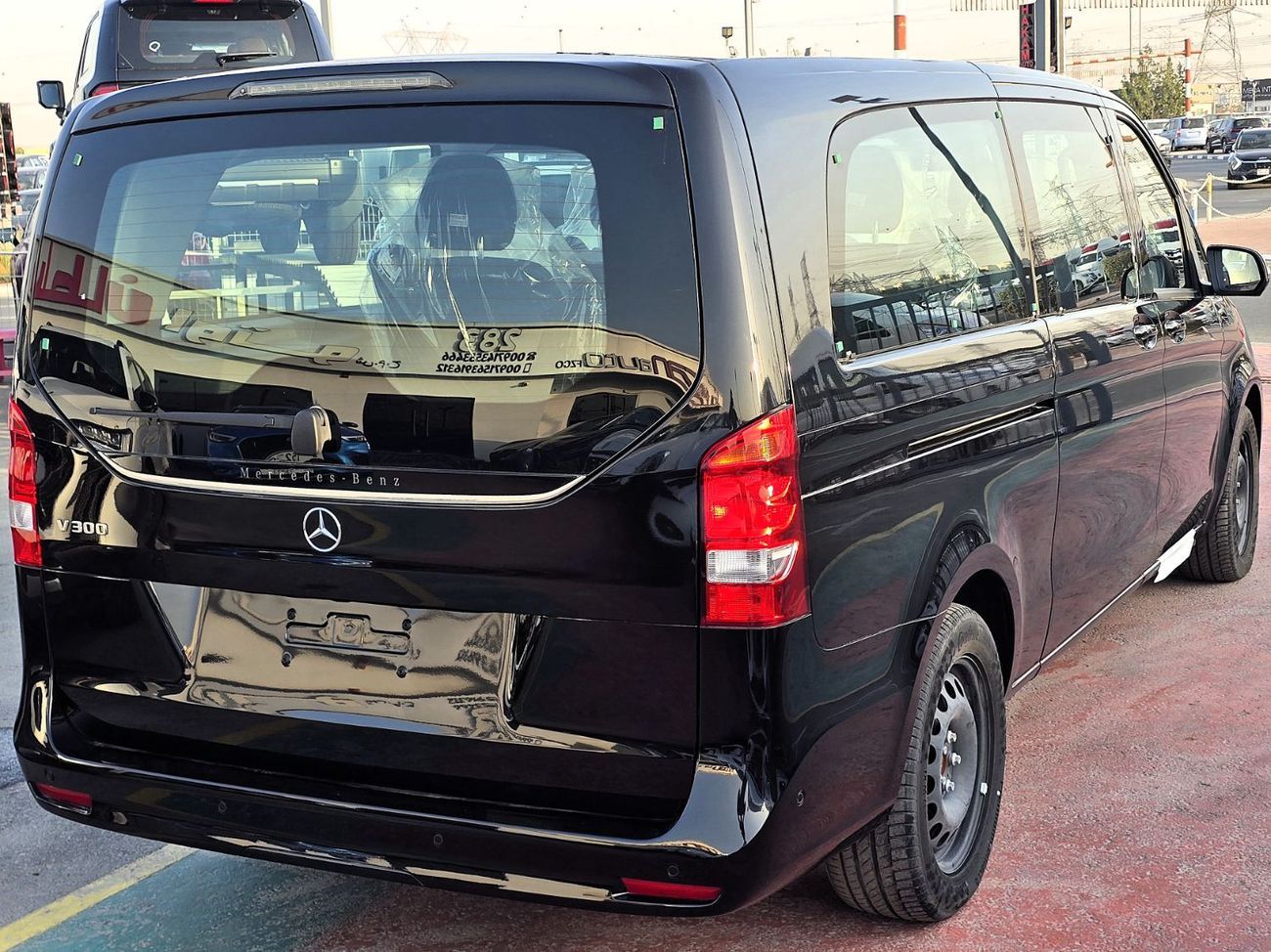 مرسيدس بنز V 300 Mercedes Benz V-Class V300 Style  2.0l Minivan 4*2 5Doors Black Color 2025 Model