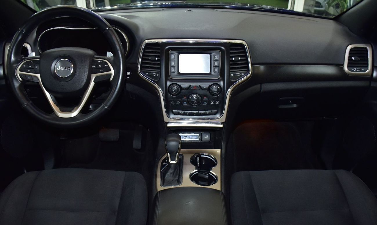 جيب جراند شيروكي EXCELLENT DEAL for our Jeep Grand Cherokee Laredo 4x4 ( 2017 Model ) in Grey Color GCC Specs