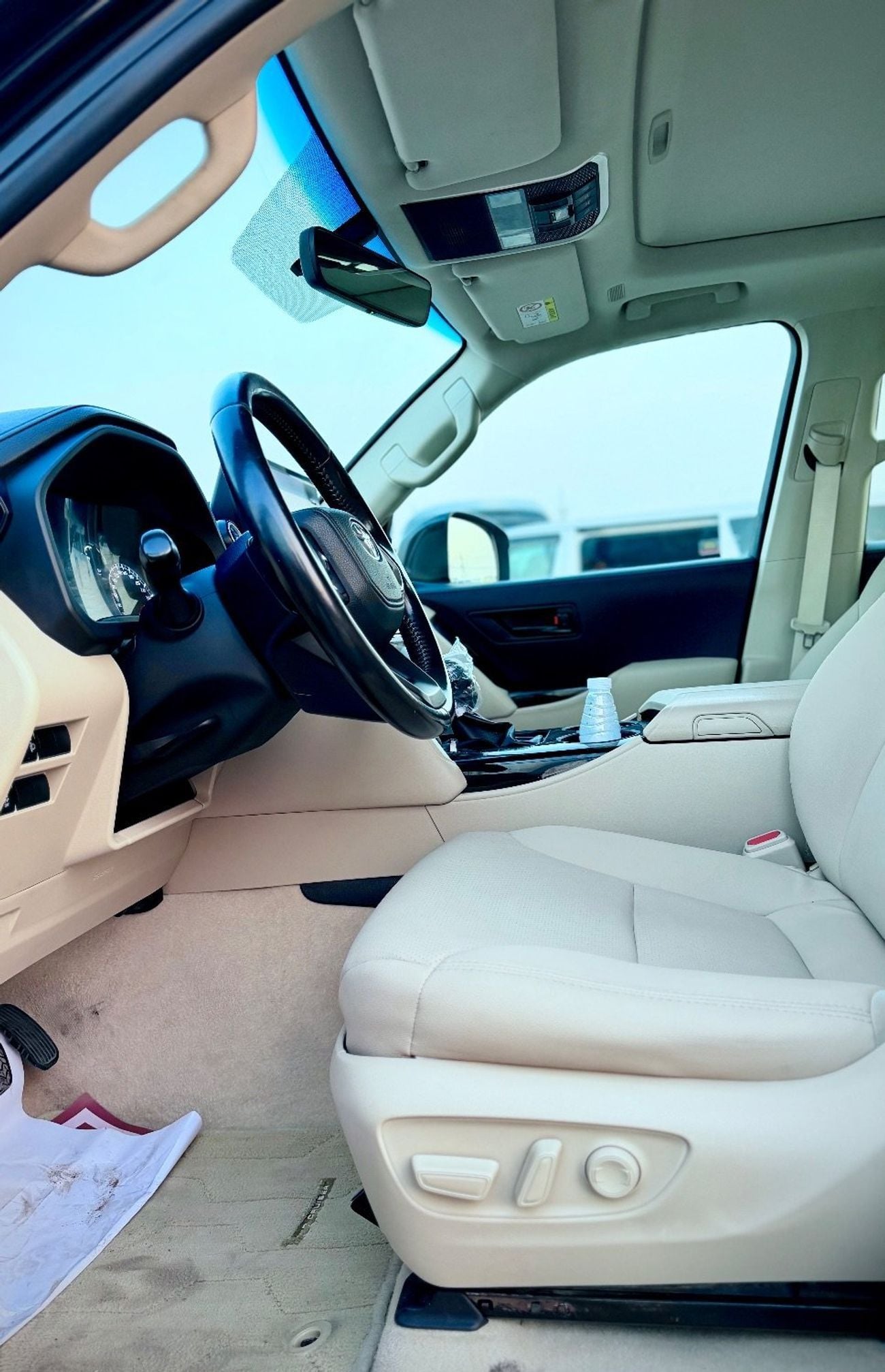 Toyota Land Cruiser 2022 model GXR Full Option Top Of The Range