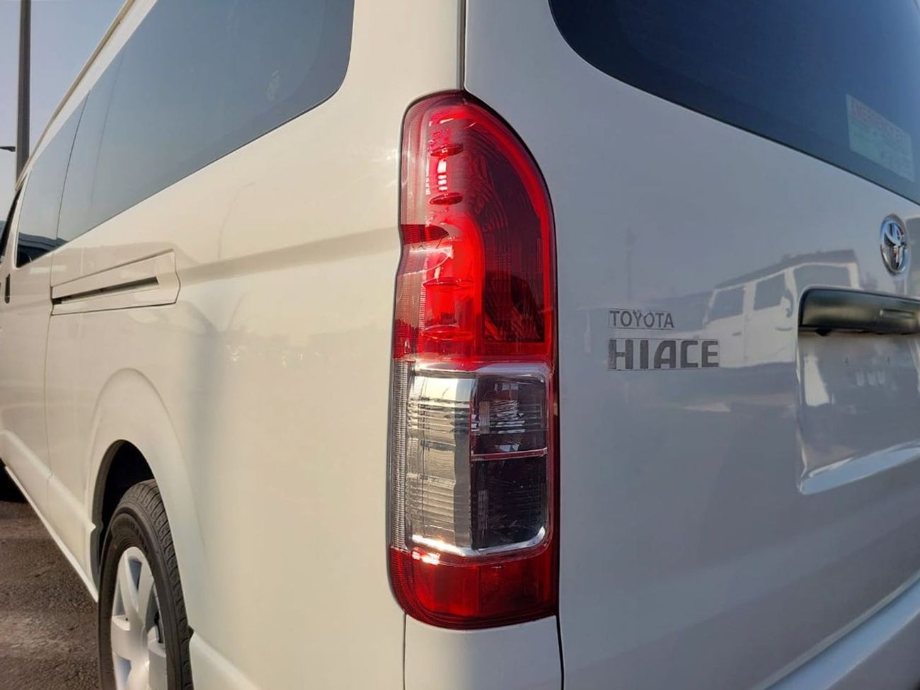 تويوتا هاياس TOYOTA HIACE COMMUTER VAN RHD 2015 MODEL 3.0 L DIESEL AUTOMATIC(PM22809)