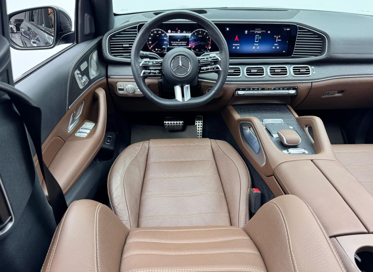 مرسيدس بنز GLS 450 4MATIC 2024 Mercedes Benz GLS450 AMG 4MATIC, 2028 BMW Warranty + Service Pack, Full Options, 7 Seate