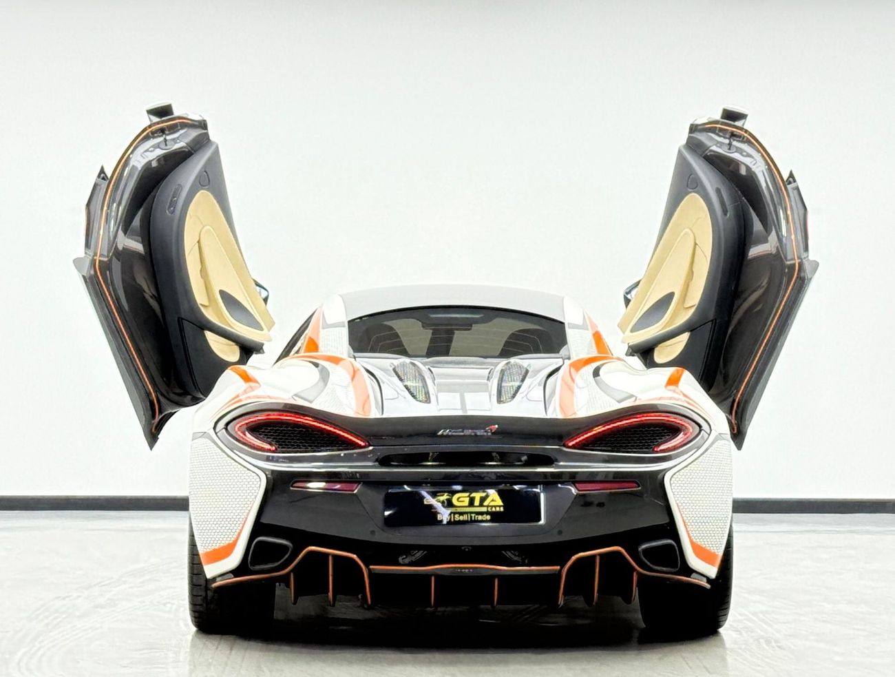 مكلارين 570S 2017 Mclaren 570 S, Full Service History, Very Low Km, Excellent Condition, GCC