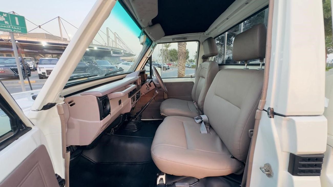 Toyota Land Cruiser Pick Up SINGLE CABIN | MANUAL TRANSMISSION | 4.2L DIESEL ENGINE | BULL BAR