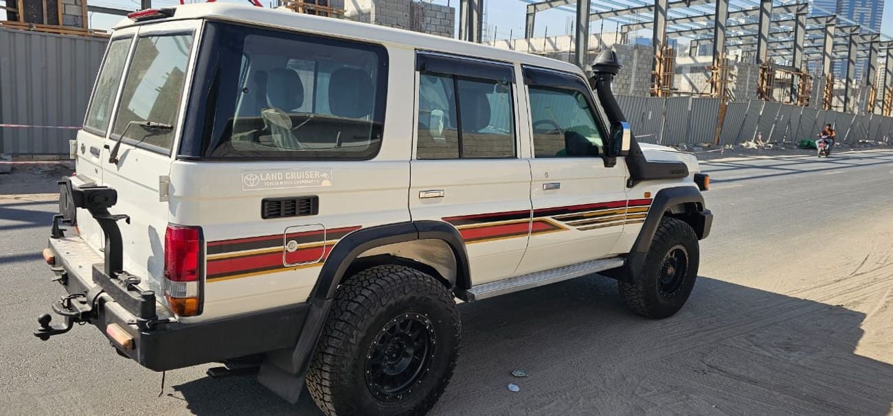 تويوتا لاند كروزر 70 LX-Hardtop-RHD-4.5L-Diesel-1VD-V8 Cylinder-Manual-7 Seats-5 Doors