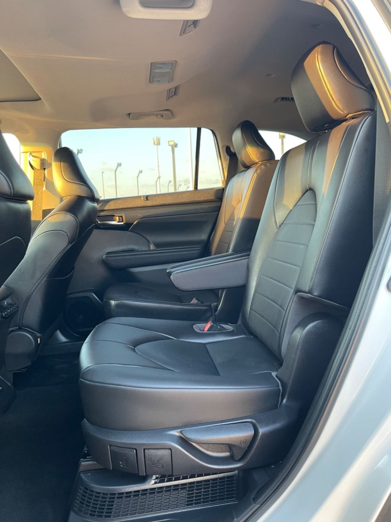 Toyota Highlander 2022 TOYOTA HIGHLANDER XLE HYBRID FULL OPTIONS IMPORTED FROM USA